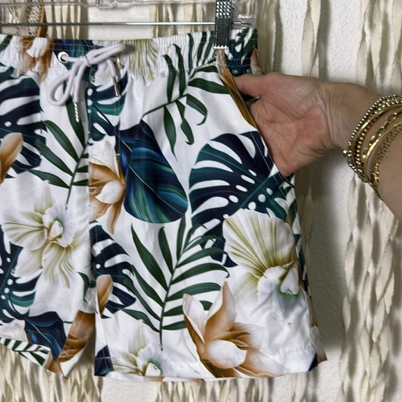 Men's NWT Barbados Swim Trunks with Built in Mesh Briefs in White Floral M - Picture 2 of 12